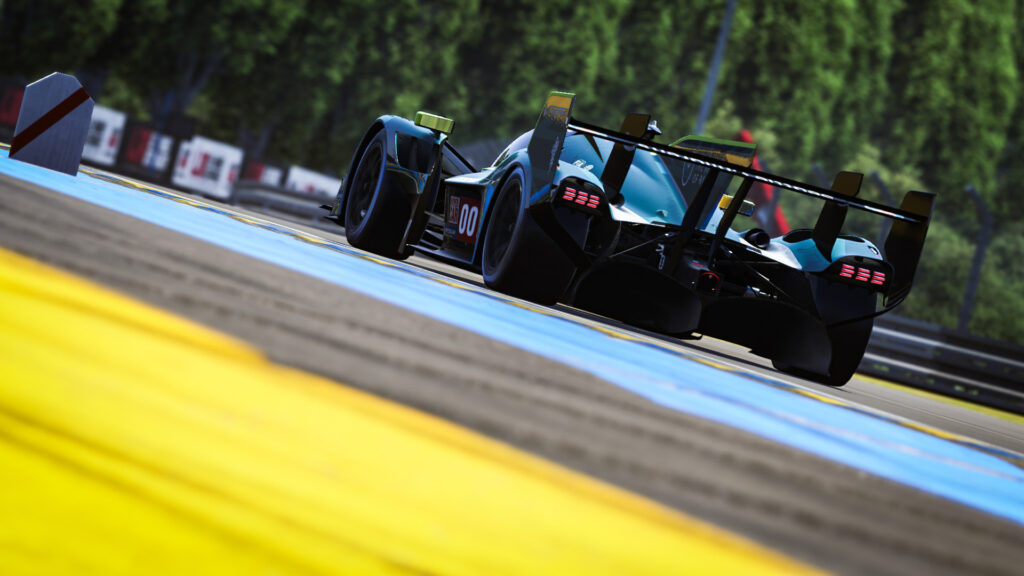 Le Mans Ultimate Racing Action